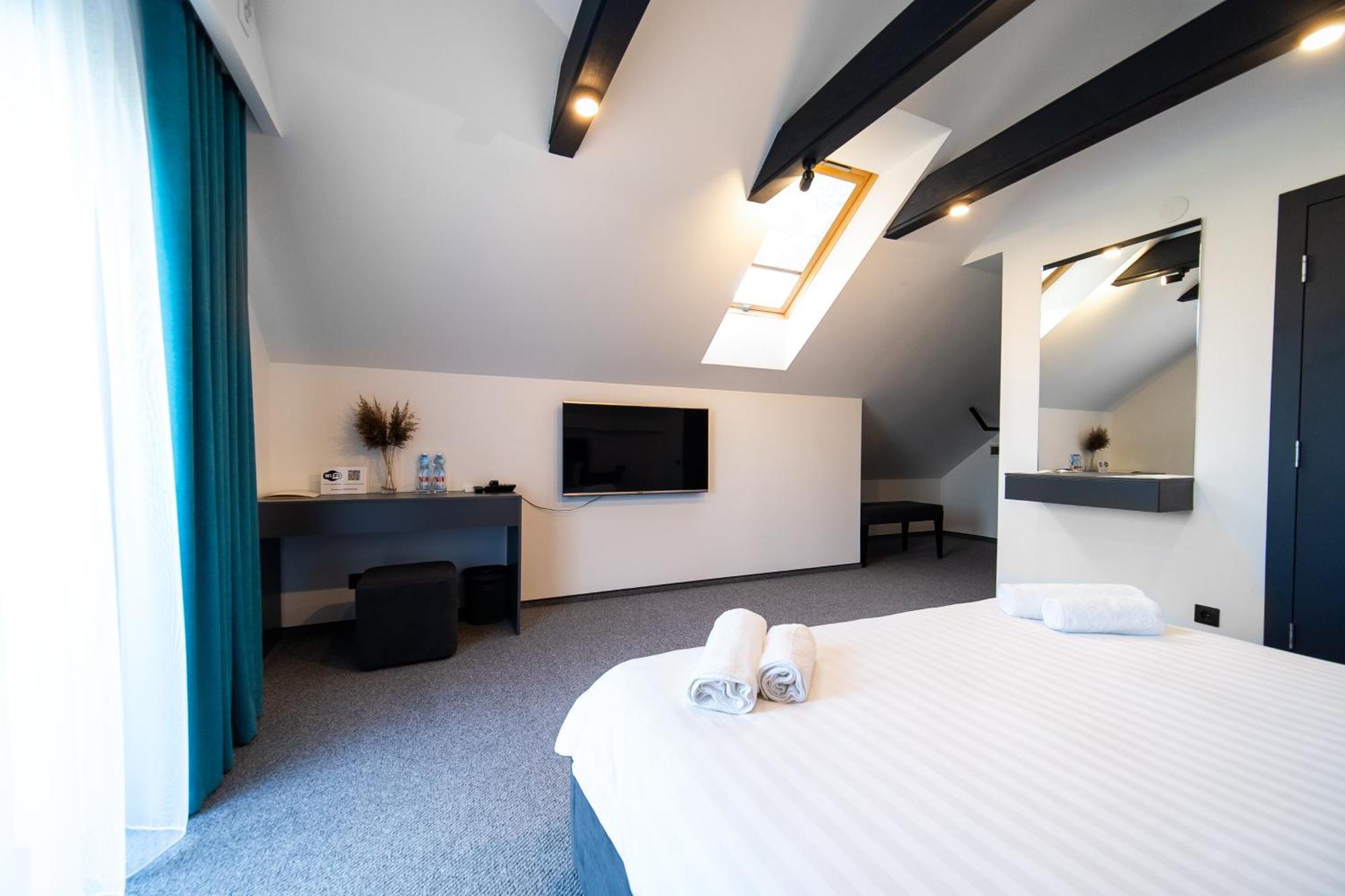 Royal Wood Hotel Rokytne  Buitenkant foto