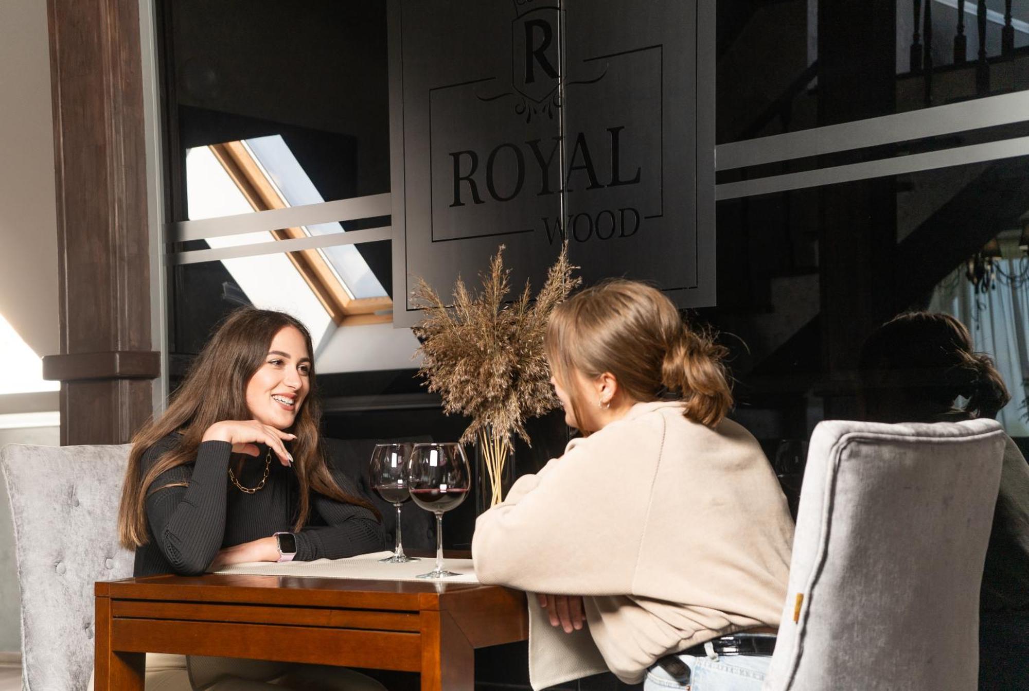Royal Wood Hotel Rokytne  Buitenkant foto